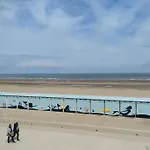 Magnifique Vue Pour Ce T2 Totalement Rénové Classé Meublé De Tourisme 3 Etoiles Apartamento Dunkirk